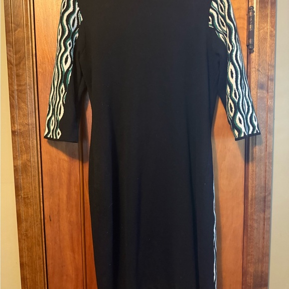 Gabby Skye Black and Green Long Sleeve Dress - Picture 8 of 9